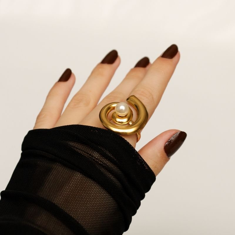Anel Concha com Pérola Levemente Regulável em Aço Inox (Linha Premium)