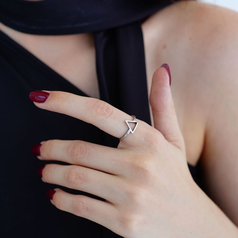 Anel Delicate Triangle em Aço Inox (Tamanho 17)
