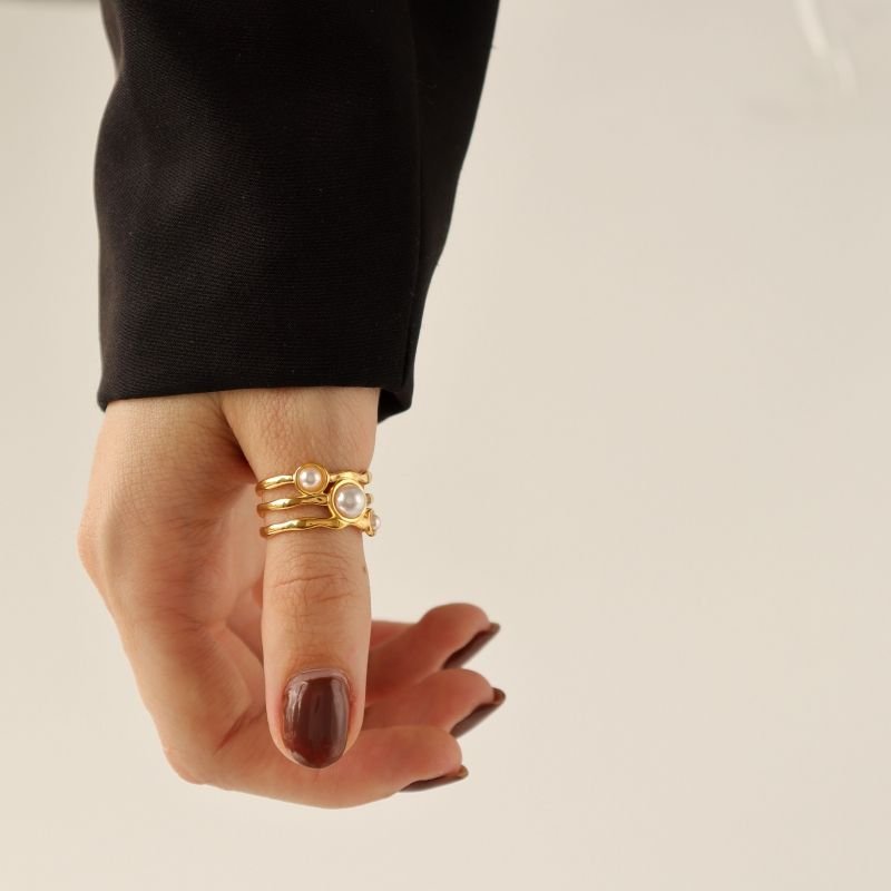 Anel em Pérola Levemente Regulável em Aço Inox