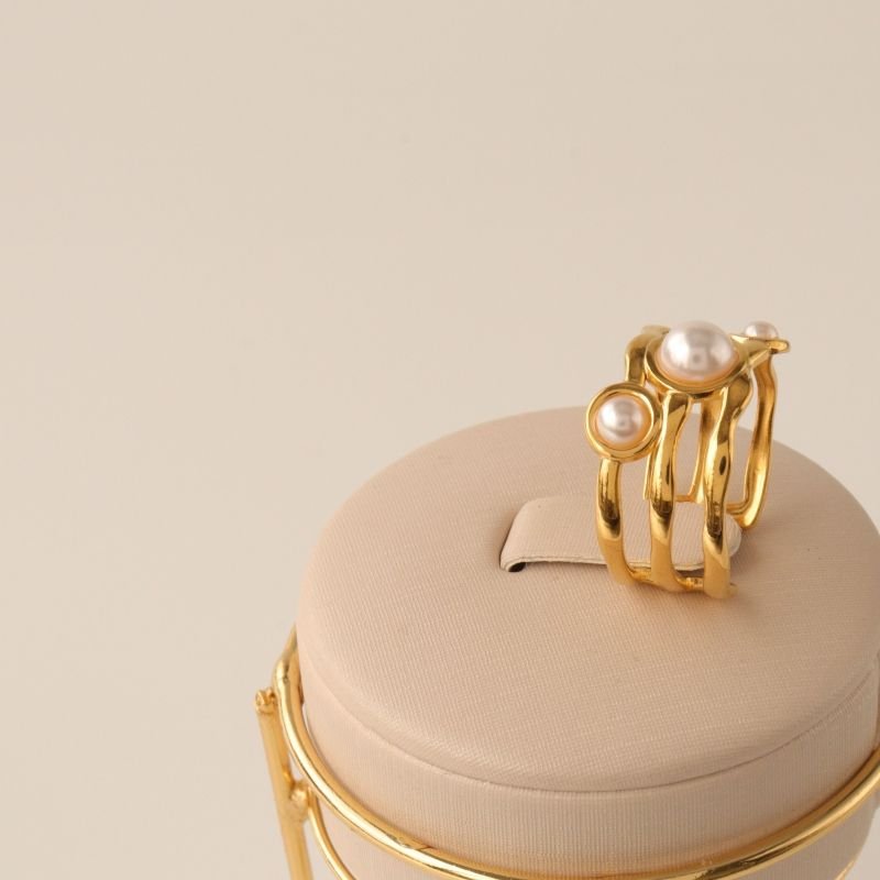 Anel em Pérola Levemente Regulável em Aço Inox