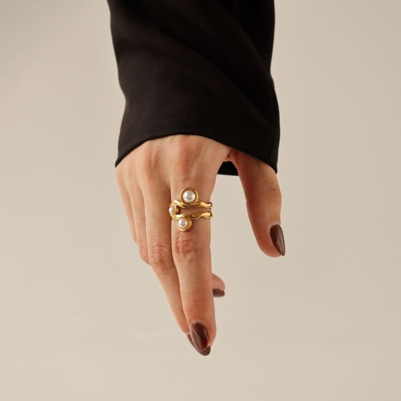 Anel em Pérola Levemente Regulável em Aço Inox