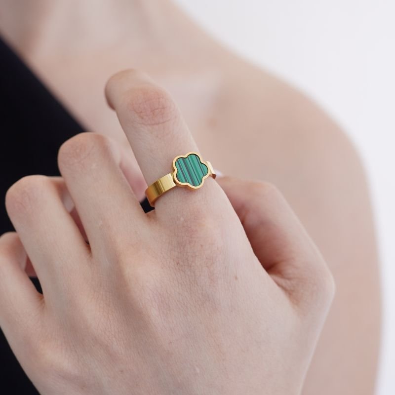 Anel Inspiração Van Cleef Moderno Verde em Aço Inox (Tamanho 17)