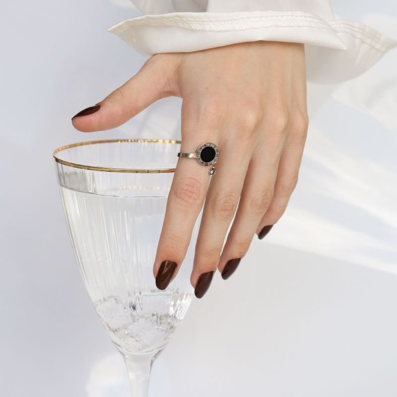 Anel Levemente Regulável em Aço Inox Números Romanos