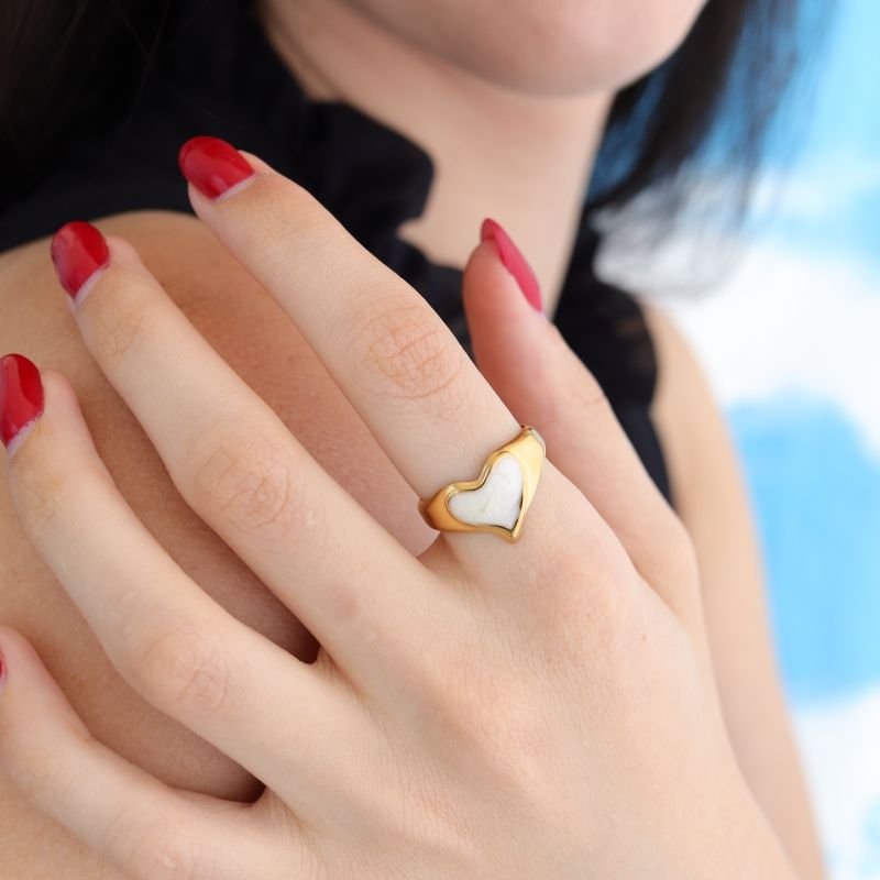 Anel Regulável Harmony Heart Resina Branca em Aço Inox