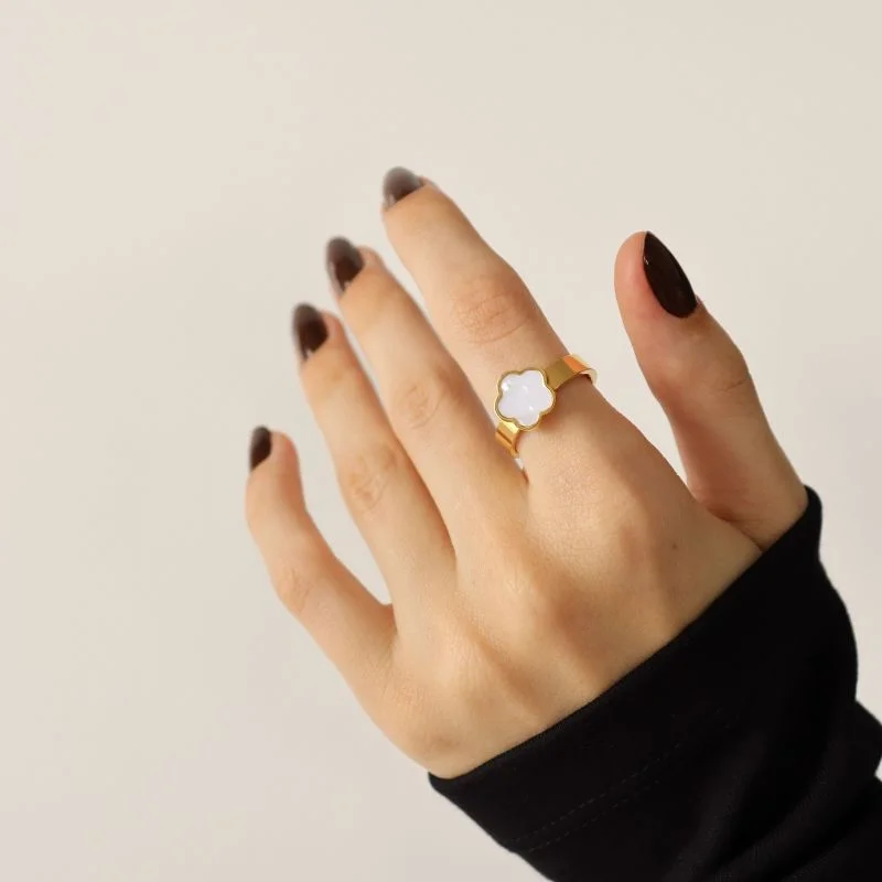 Anel Inspiração Van Cleef Moderno Branco em Aço Inox (Tamanho 17)