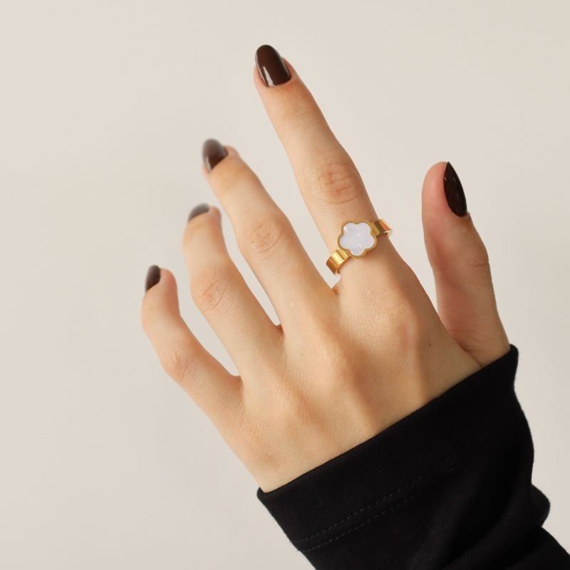 Anel Inspiração Van Cleef Moderno Branco em Aço Inox (Tamanho 17)