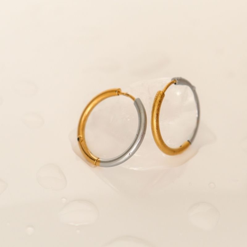 Argola Bicolor Maior Geométrica em Aço Inox