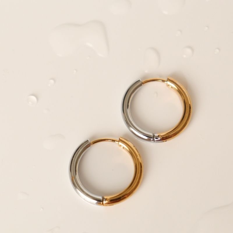 Argola Bicolor Média Geométrica em Aço Inox