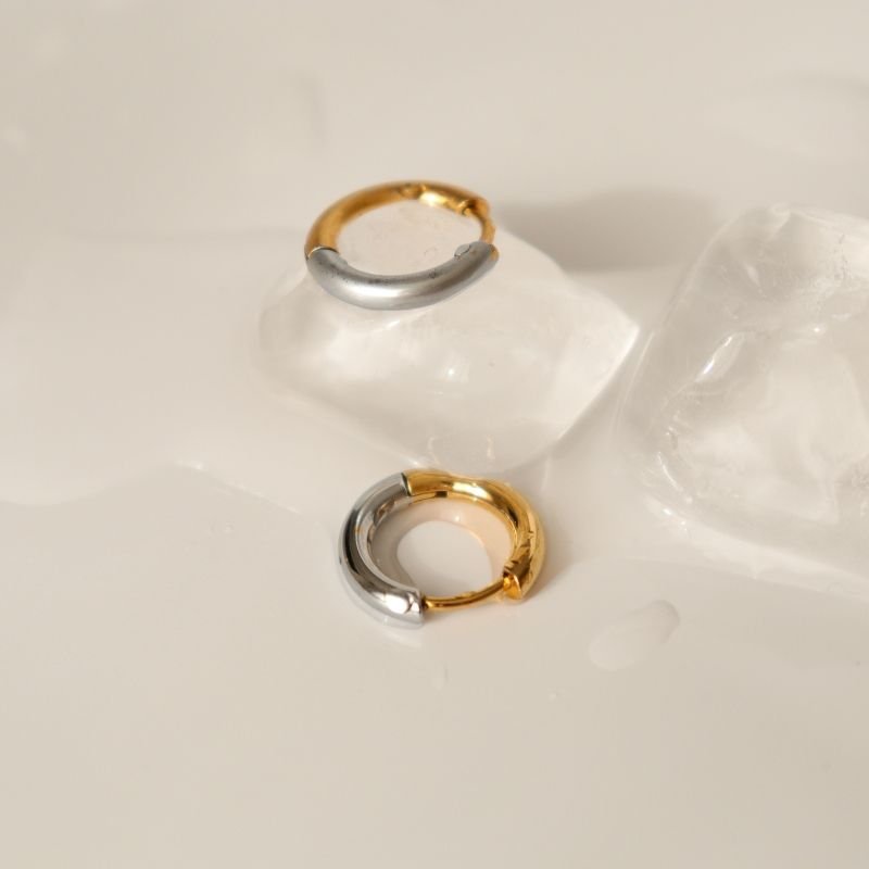 Argola Bicolor Pequena Geométrica Aço Inox