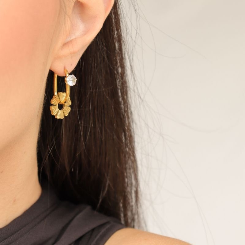 Argola com Detalhe em Flor em Aço Inox (Linha Premium)