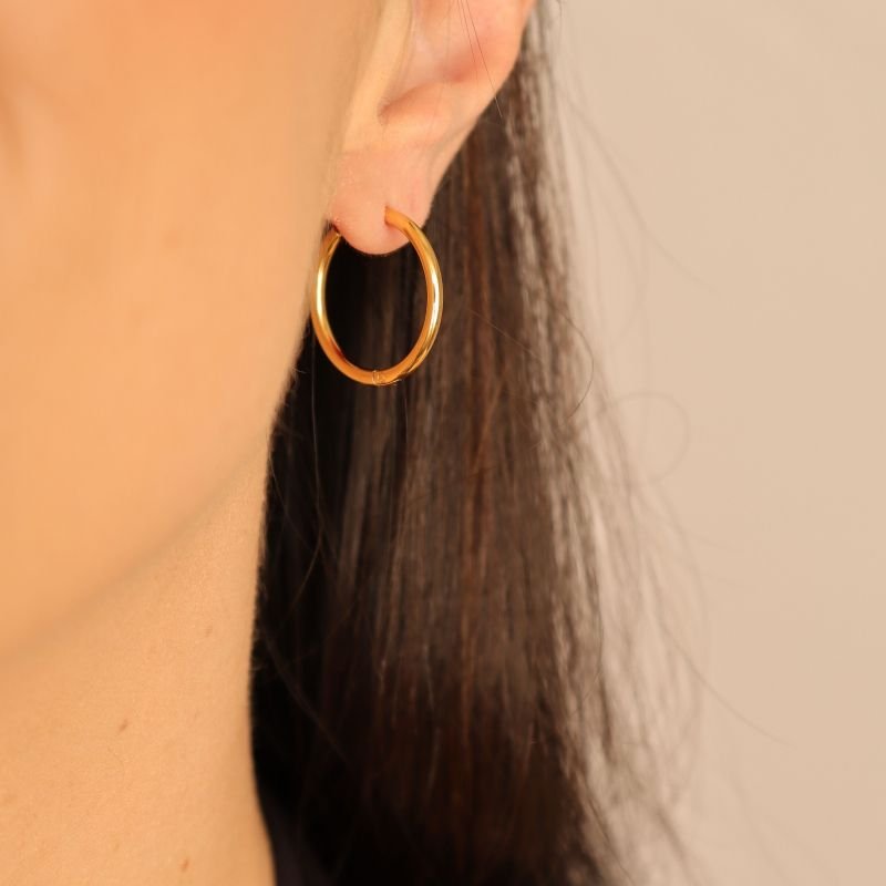 Argola Média Minimalista em Aço Inox