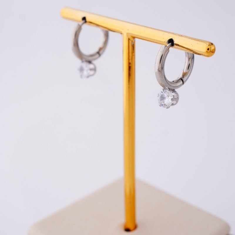 Argolinha Delicada com Ponto de Luz em Aço Inox