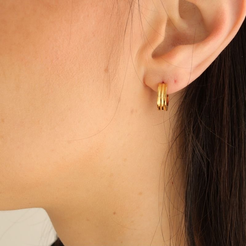 Argolinha Minimalista Pequena em Aço Inox