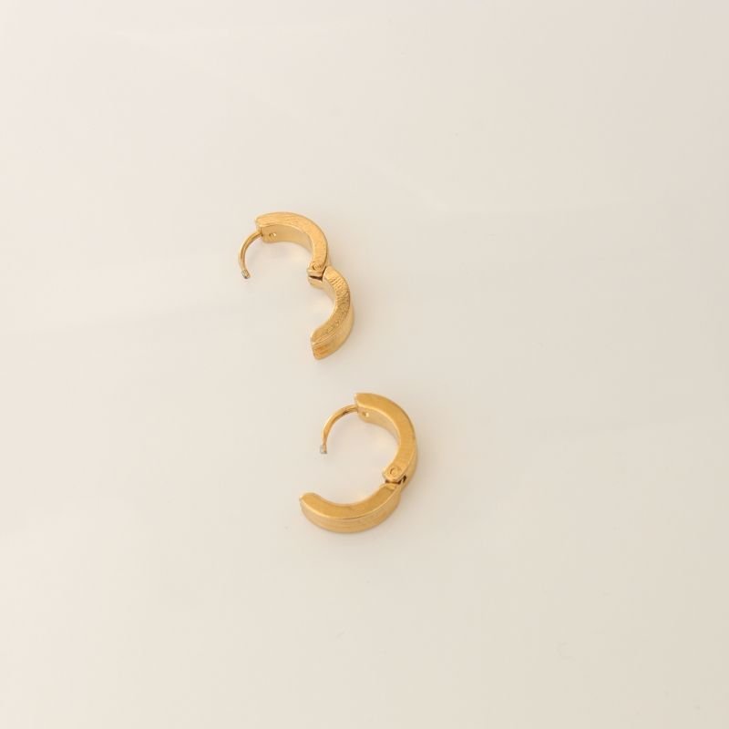 Argolinha Minimalista Pequena em Aço Inox