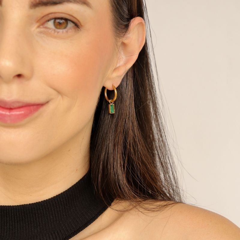 Argolinha Pedrinha Verde em Aço Inox