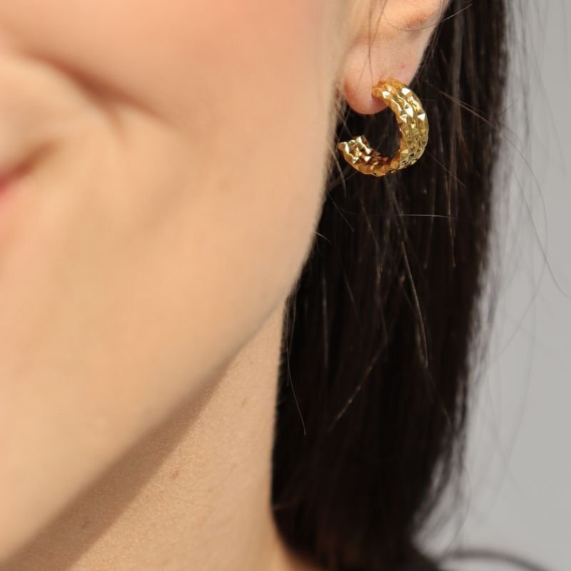 Argolinha Pequena Moderna em Aço Inox