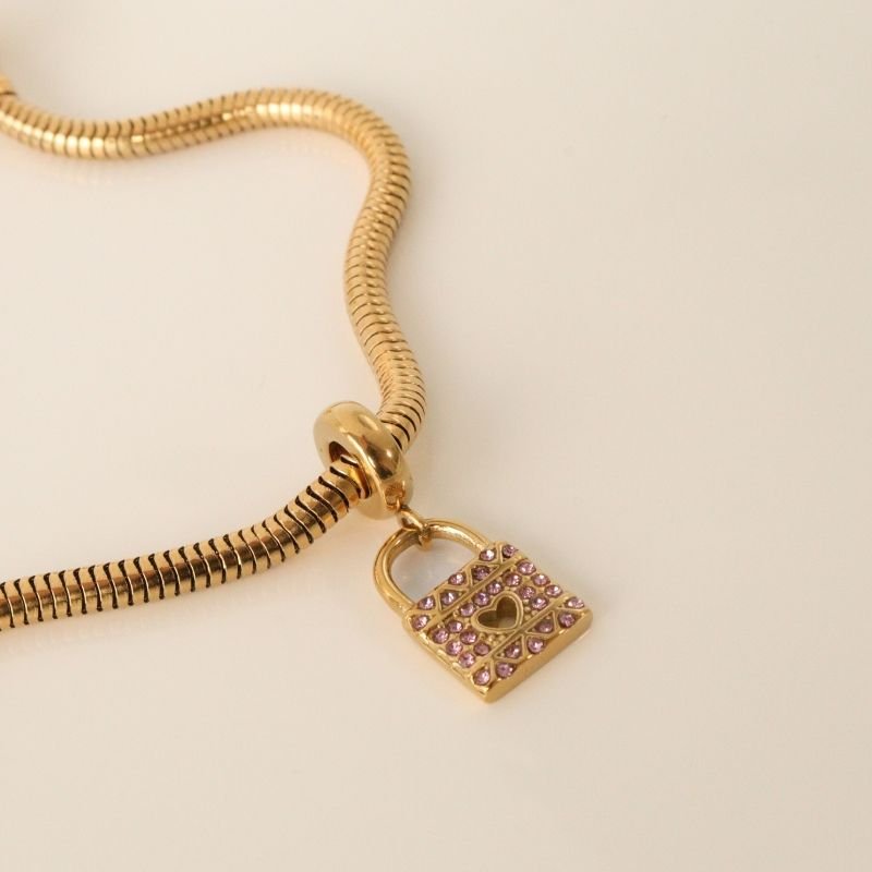 Berloque em Aço Inox Cadeado com Pedra Rosa