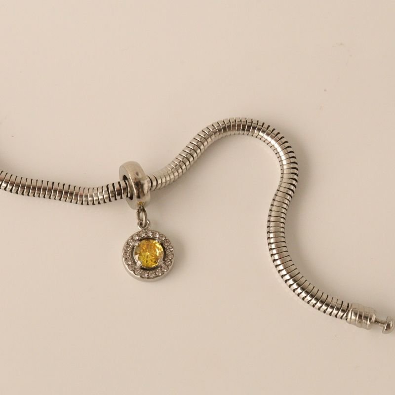 Berloque em Aço Inox Cravejado Amarelo