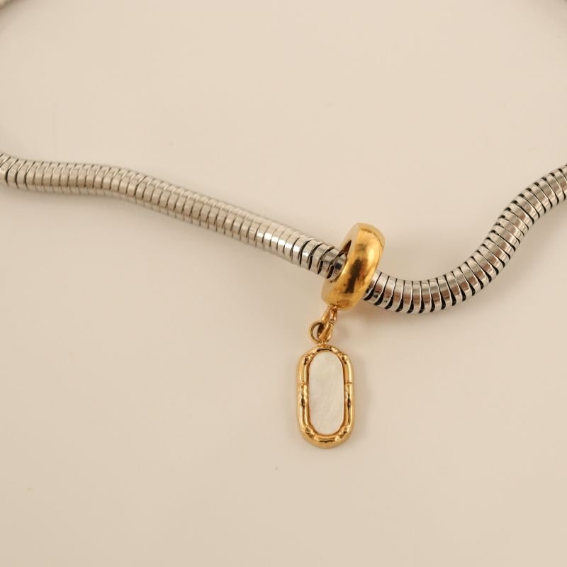 Berloque em Aço Inox Pedra Branca Minimalista