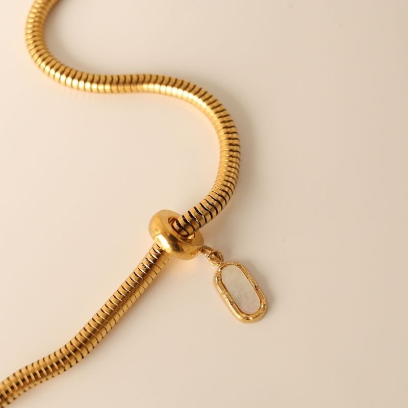 Berloque em Aço Inox Pedra Branca Minimalista