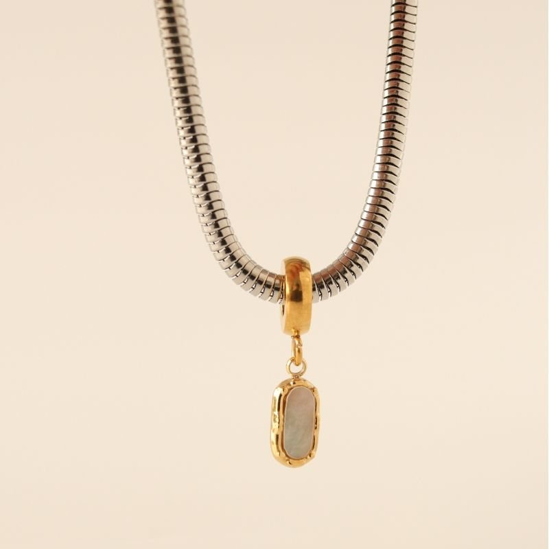 Berloque em Aço Inox Pedra Branca Minimalista