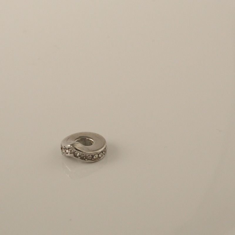 Berloque em Aço Inox Separador Delicado Geométrico Cravejado