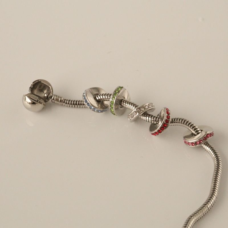 Berloque em Aço Inox Separador Delicado Geométrico Cravejado