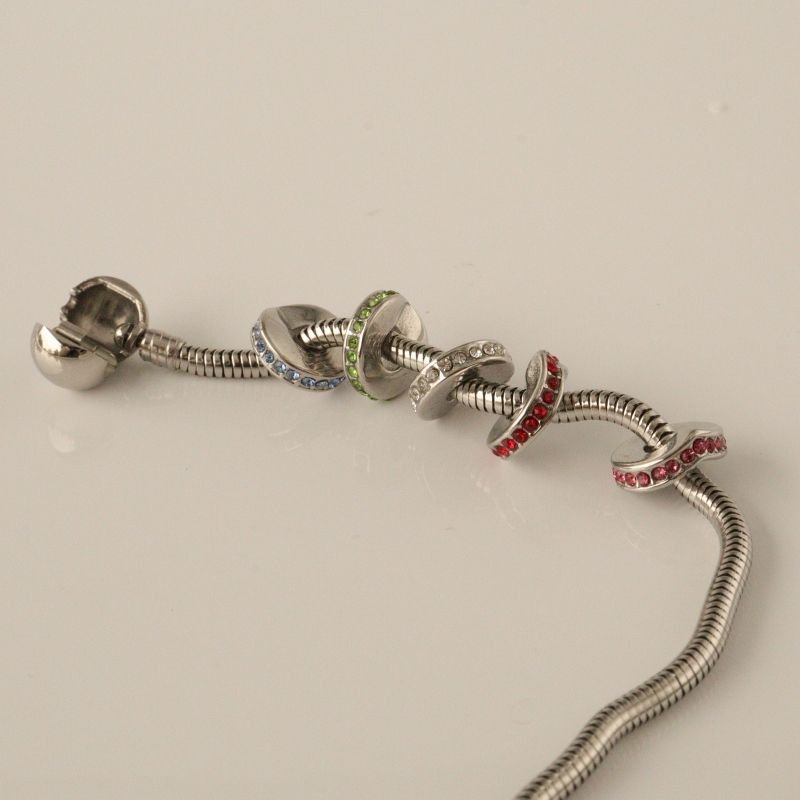 Berloque em Aço Inox Separador Delicado Geométrico Cravejado