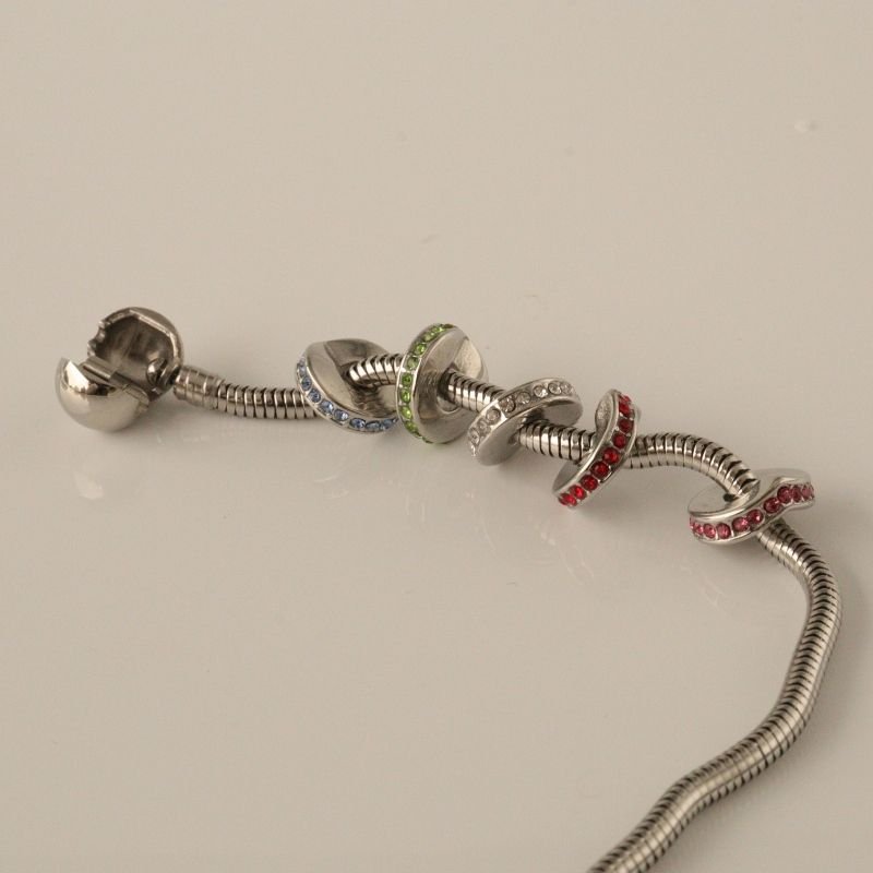 Berloque em Aço Inox Separador Delicado Geométrico Cravejado