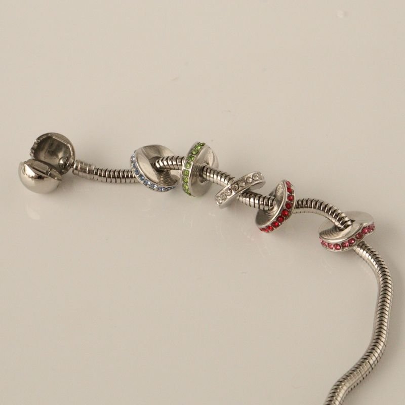 Berloque em Aço Inox Separador Delicado Geométrico Cravejado