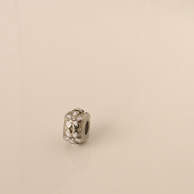 Berloque em Aço Inox Separador Flor Branco