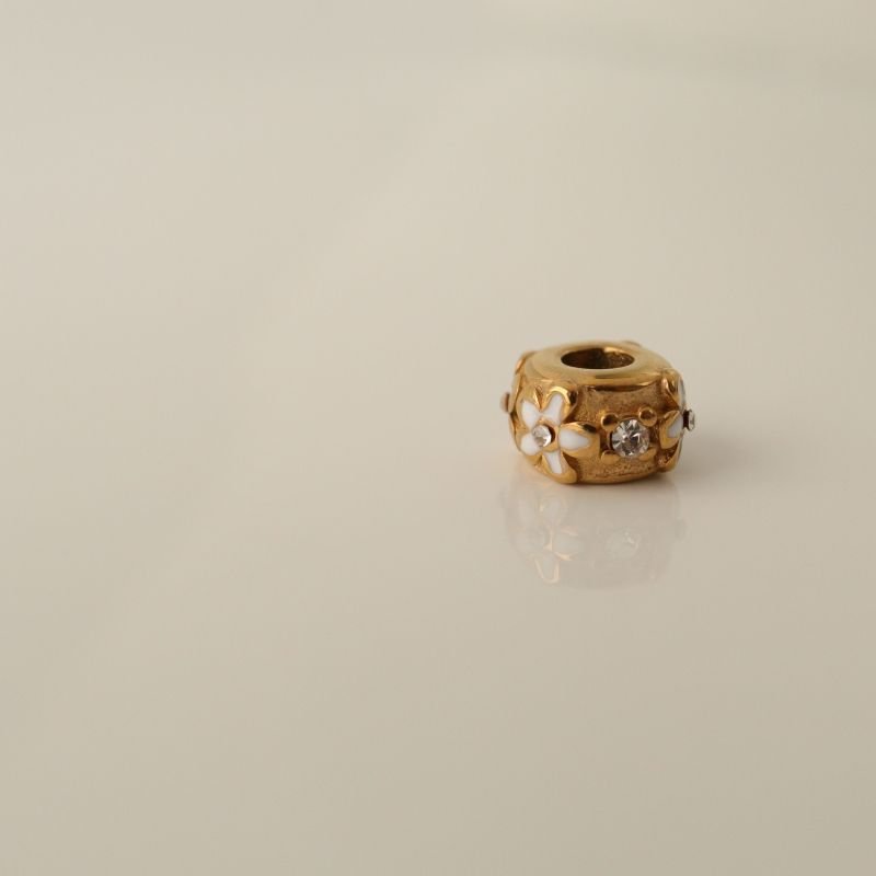 Berloque em Aço Inox Separador Flor Branco