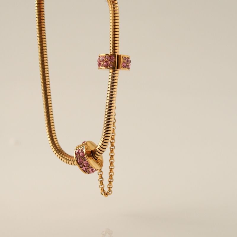 Berloque Trava de Segurança Cravejada em Aço Inox Preta