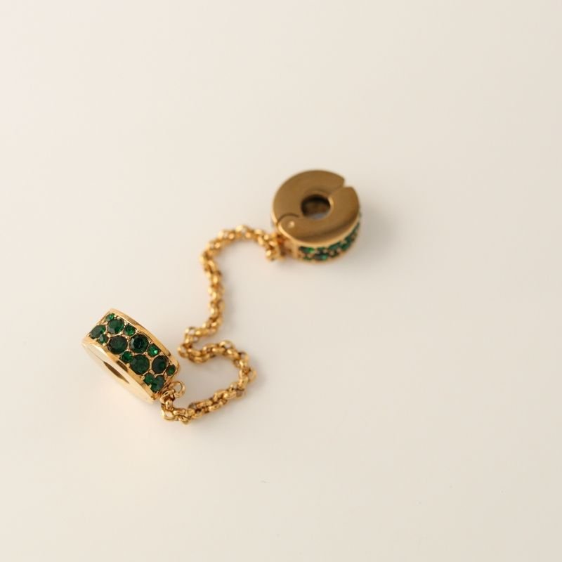 Berloque Trava de Segurança Cravejada em Aço Inox Verde