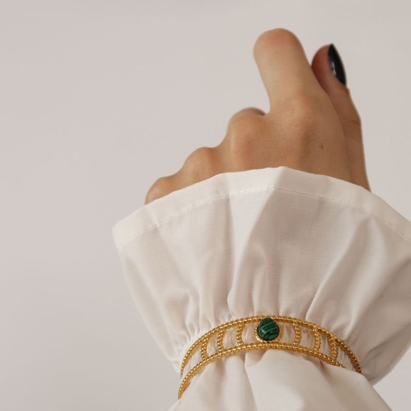 Bracelete com Detalhe Verde em Aço Inox