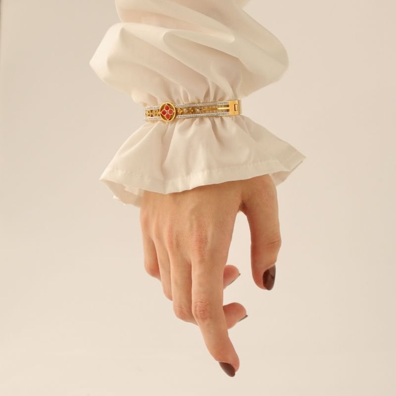 Bracelete Flor com Detalhes em Aço Inox (Linha Premium)