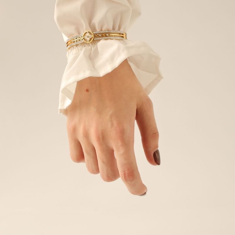 Bracelete Flor com Detalhes em Aço Inox (Linha Premium)