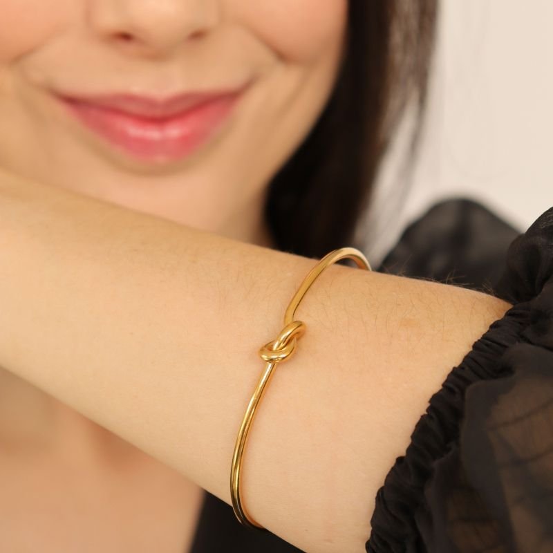 Bracelete Nó Meia Volta em Aço Inox