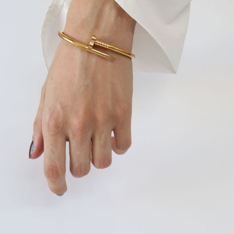 Bracelete Prego em Forma de Coração em Aço Inox