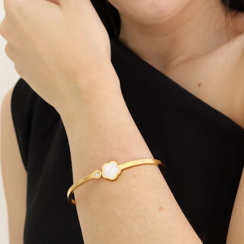 Bracelete Inspiração Van Cleef Minimalista Trevo Branco em Aço Inox (Linha Premium)