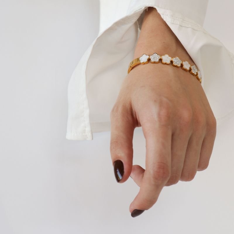 Bracelete Trevo Moderno Branco em Aço Inox