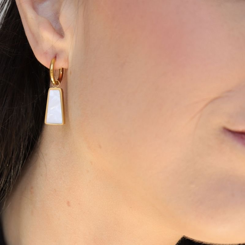 Brinco Argola com Detalhe Branco em Aço Inox