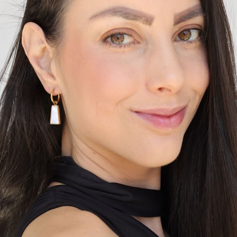 Brinco Argola com Detalhe Branco em Aço Inox