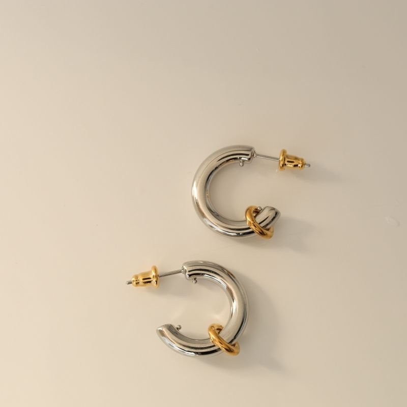 Brinco Argolinha com Pingente Bicolor em Aço Inox (Linha Premium)