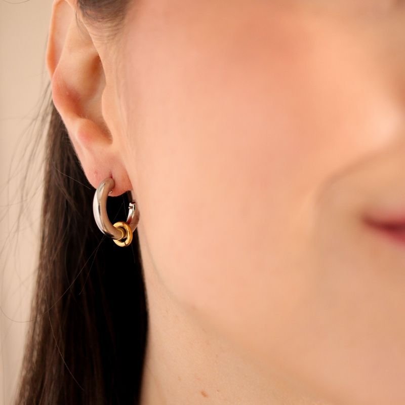 Brinco Argolinha com Pingente Bicolor em Aço Inox (Linha Premium)