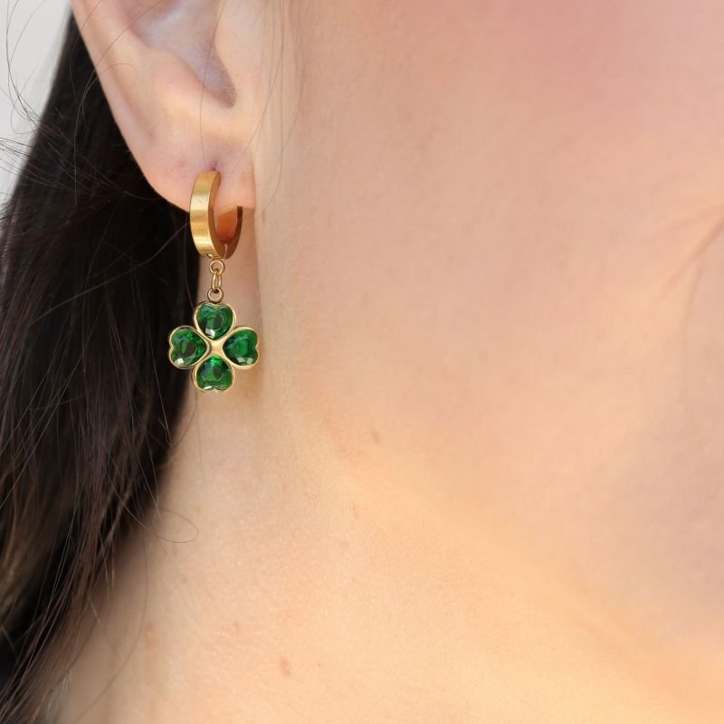 Brinco Argolinha Trevo em Aço Inox