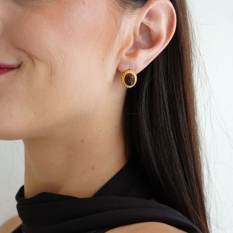 Brinco Classic Oval Brown em Aço Inox (Linha Premium)