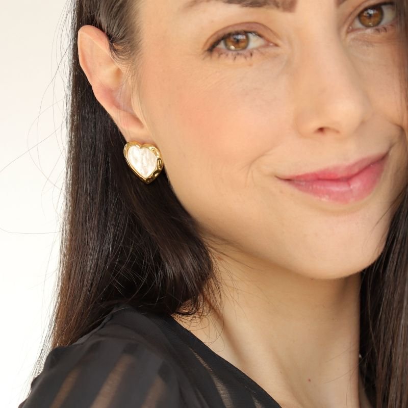 Brinco Coração Branco em Aço Inox