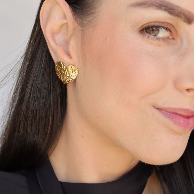 Brinco Coração Martelado em Aço Inox