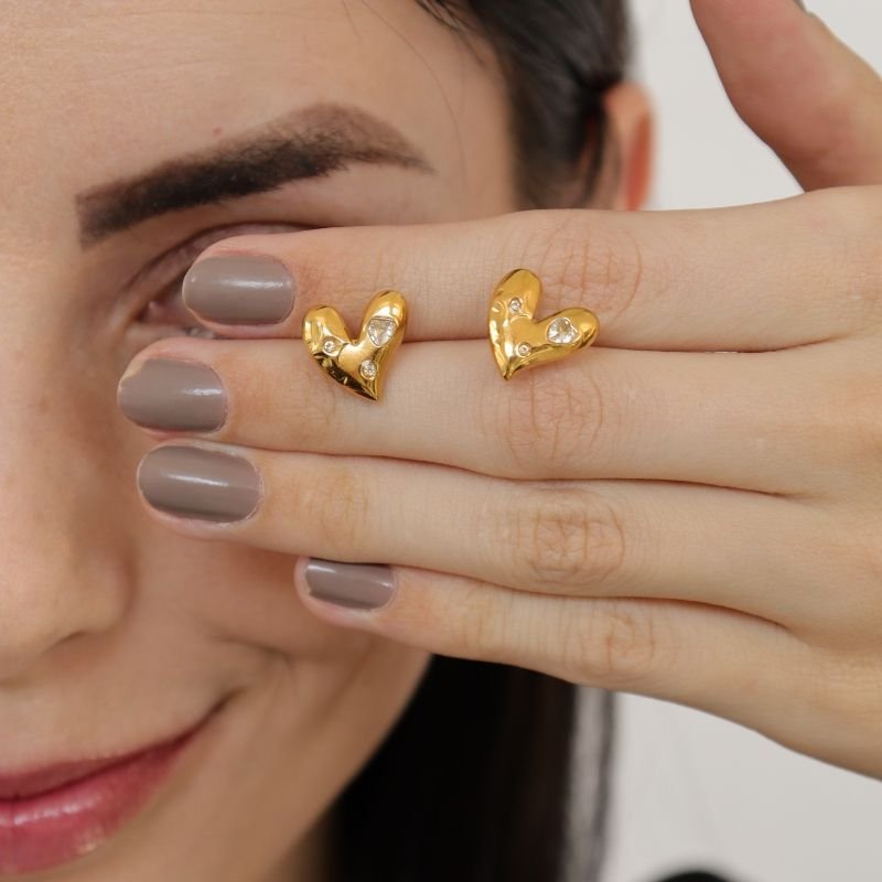 Brinco Coração Pequeno com Pedrinhas em Aço Inox (Linha Premium)